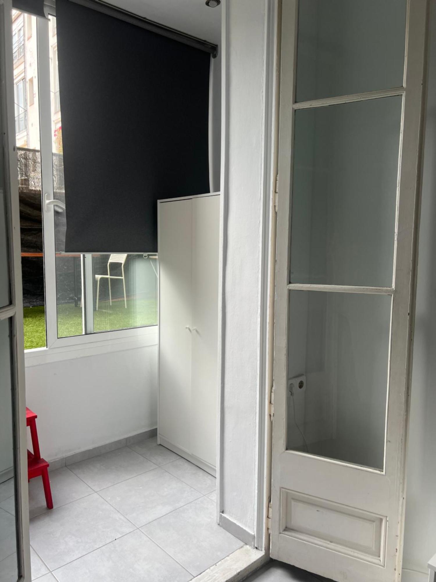 Rooms In Spacious Apartment In City Center Barcelona Exterior foto
