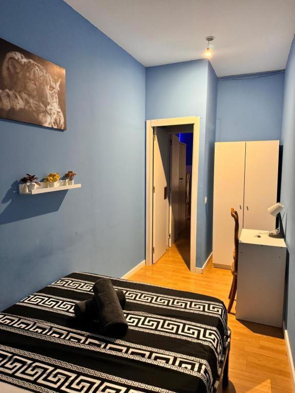 Rooms In Spacious Apartment In City Center Barcelona Exterior foto